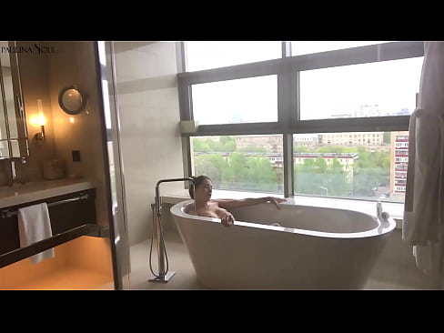 ❤️ Valtava babe runkkaa intohimoisesti pilluaan kylpyhuoneessa ❤ Vittu video at fi.28films.ru ❤
