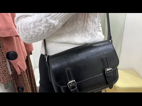 ❤️ Nuoren nartun FeralBerryn julkinen itsetyydytys dildolla sovituskopissa ❤ Vittu video at fi.28films.ru ❤